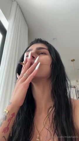 Mia Khalifa - Live Shower & nude oiling up OnlyFans