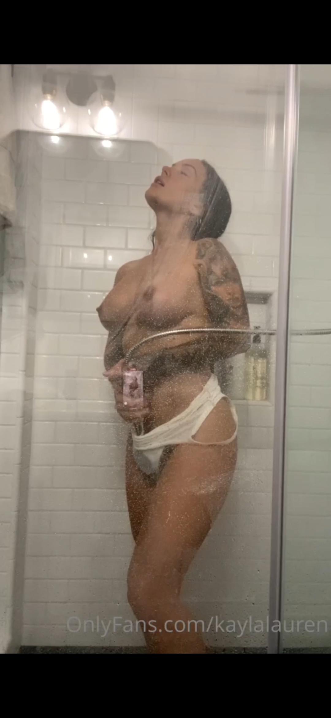 Kayla lauren masturbates on shower