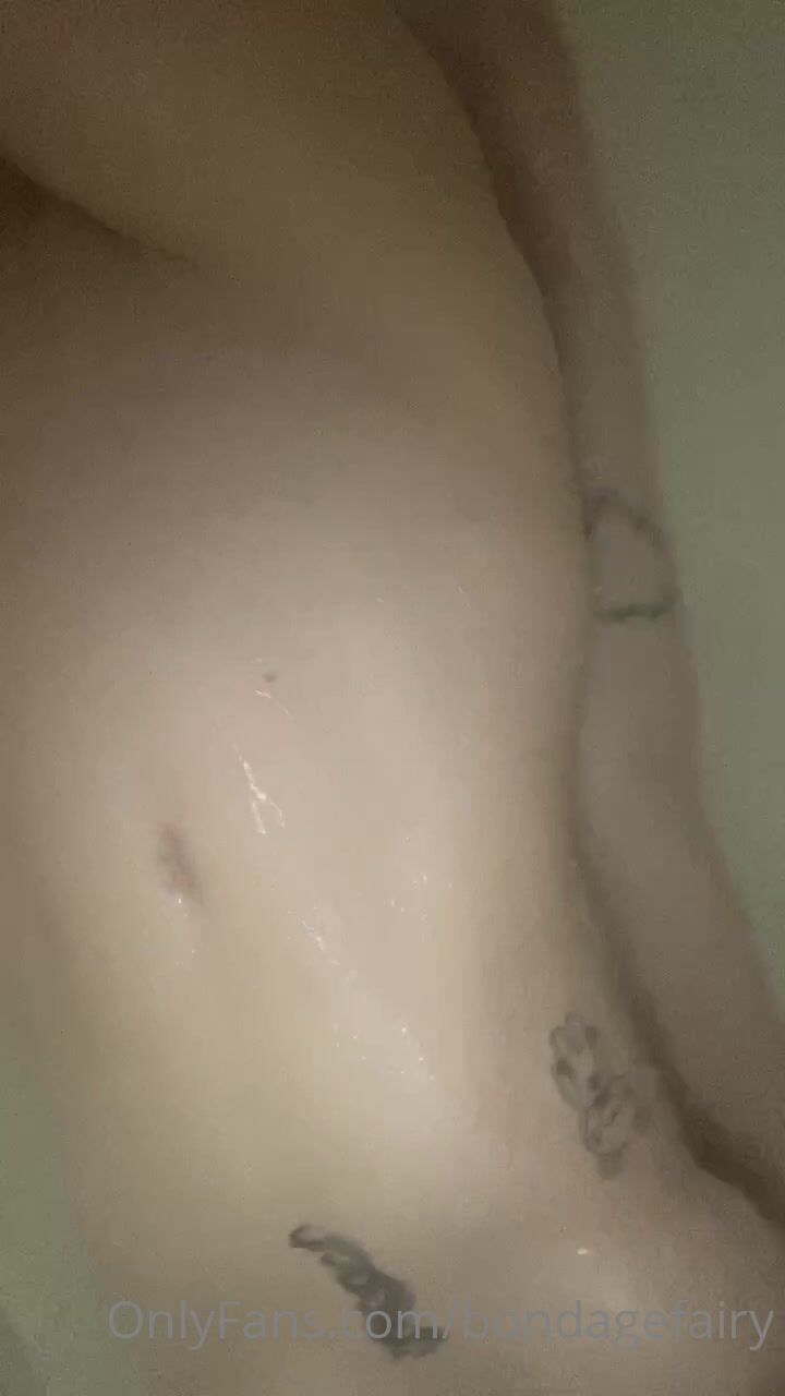 Bondagefa1ry / b00b1e Nude Shower