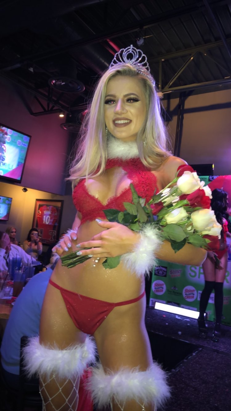 Perfect blonde Texan, Leslieleeannn shows pussy & asshole during Lingerie Contest 01