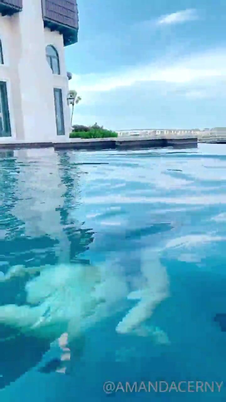 Amanda Cerny full nude Infinity pool