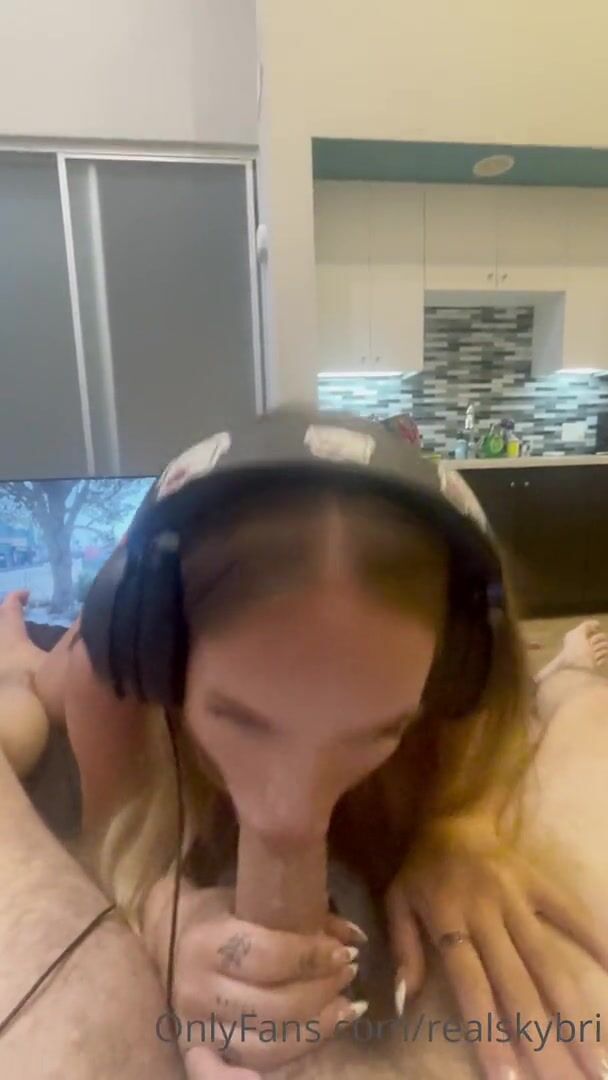 Sky Bri Gamer Girl Deepthroat Video Leaked