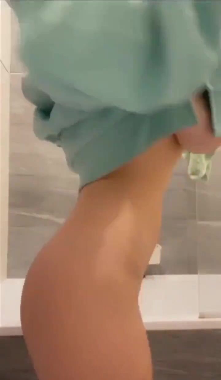 Mini Loona nude flashing boobs bathroom