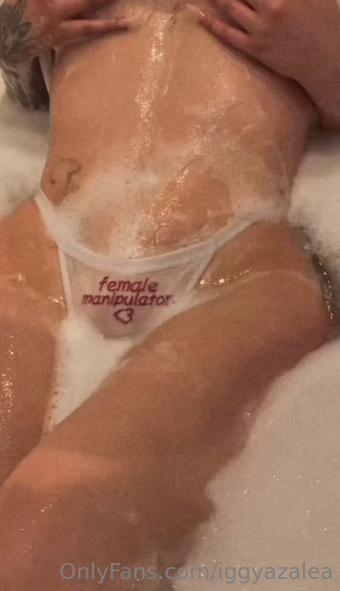 Iggy Azalea bathtub closeup tits
