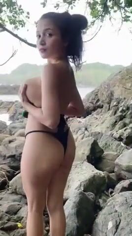 Pandora Kaaki nude jungle beach