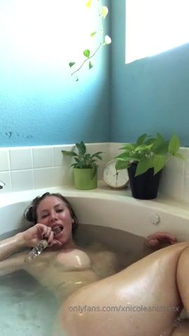 Nicole Aniston Bathtub