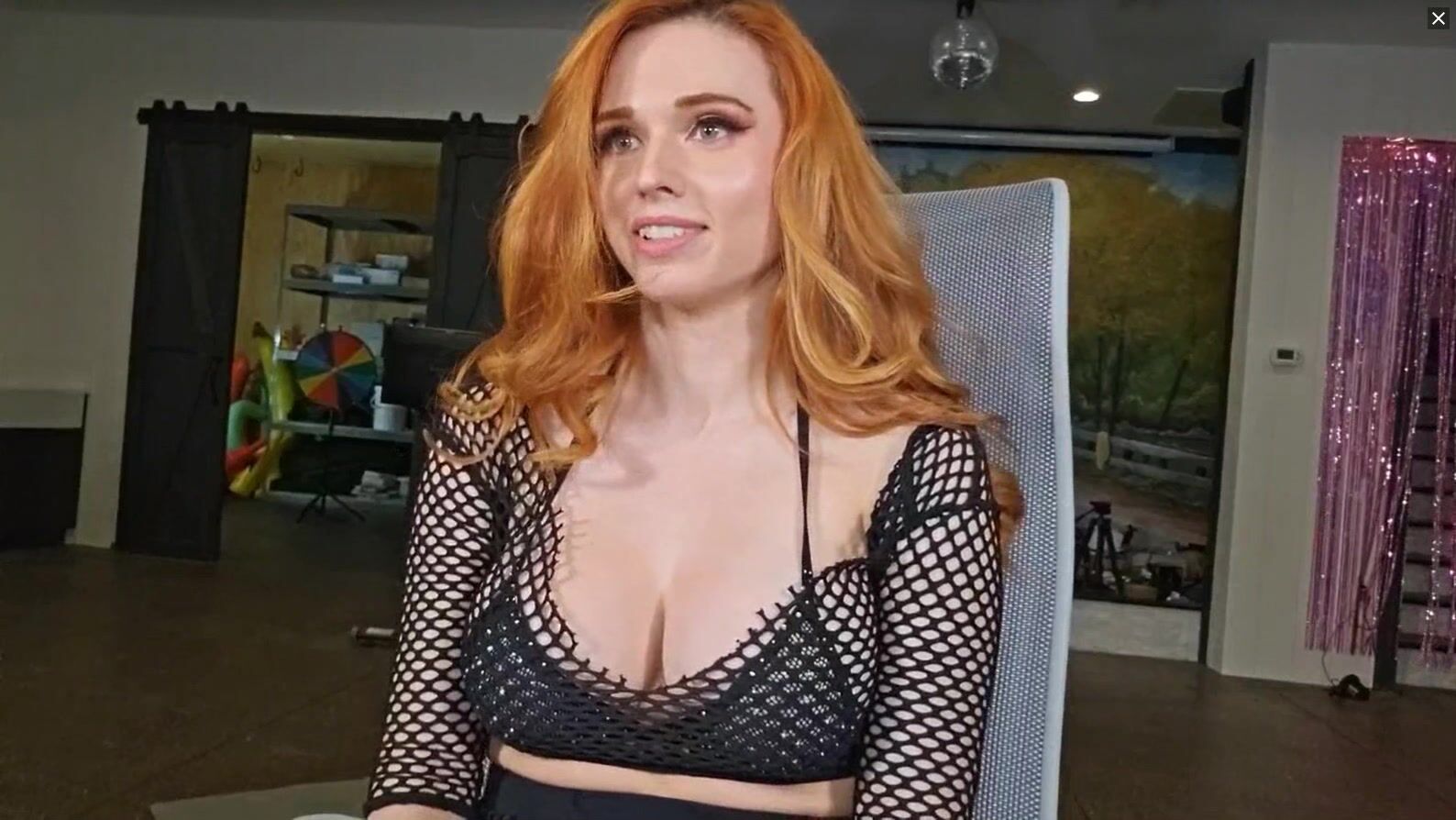 Amouranth live on jerkmate