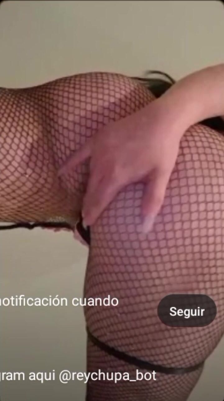 fxnny showing her ass in fishnets... so sexy