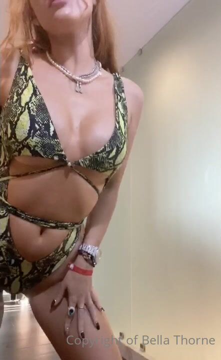 Bella Thorne Bikini Twerk
